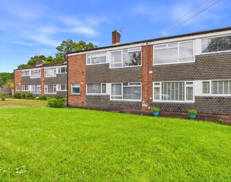 2 bed maisonette for saleHeol Llanishen Fach, Rhiwbina, Cardiff. CF14
