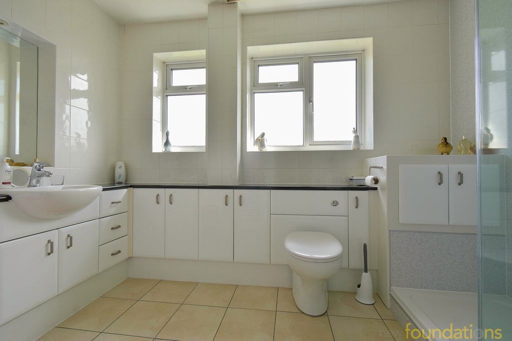 Additional image 10 of 3 bed flat for saleCollington Avenue, Bexhill-On-Sea TN39