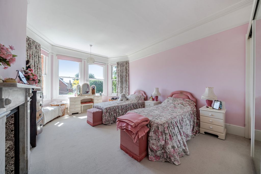 Additional image 7 of 6 bed detached house for saleCargate Avenue, Aldershot GU11