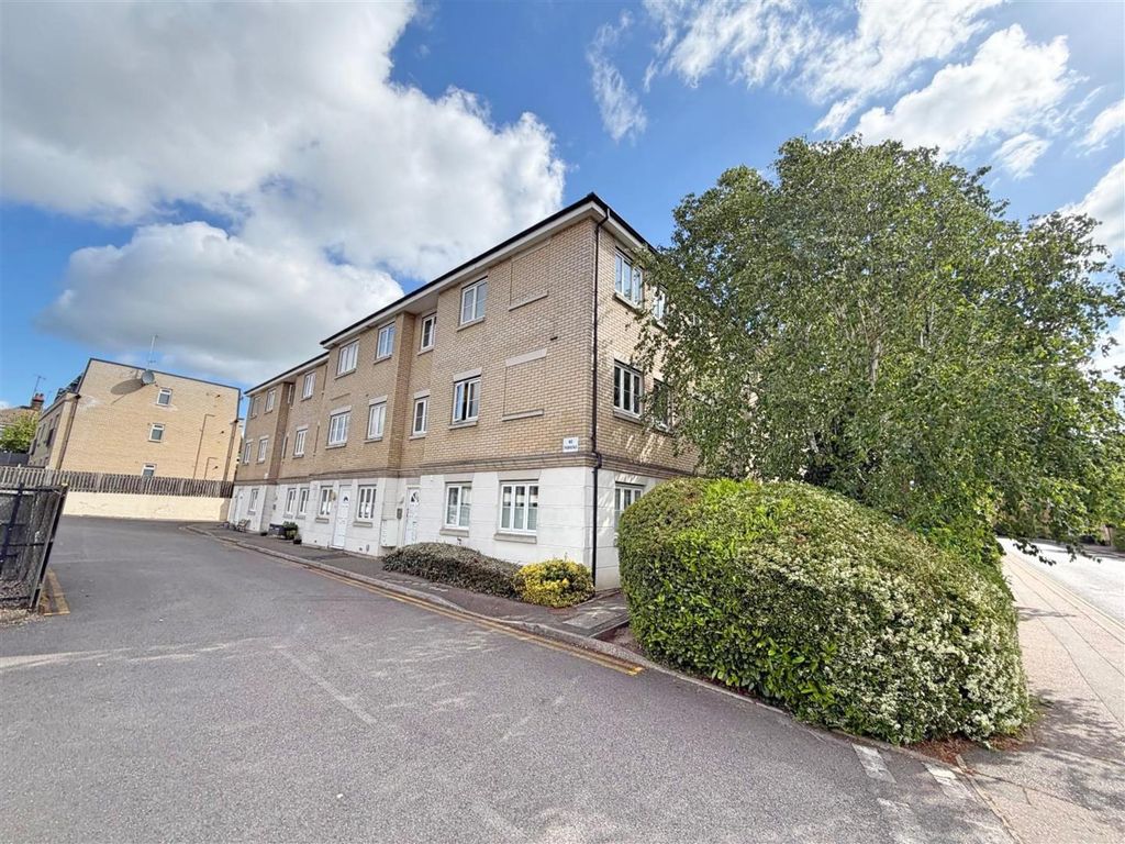 2 bed flat for saleStation Approach, Braintree CM7