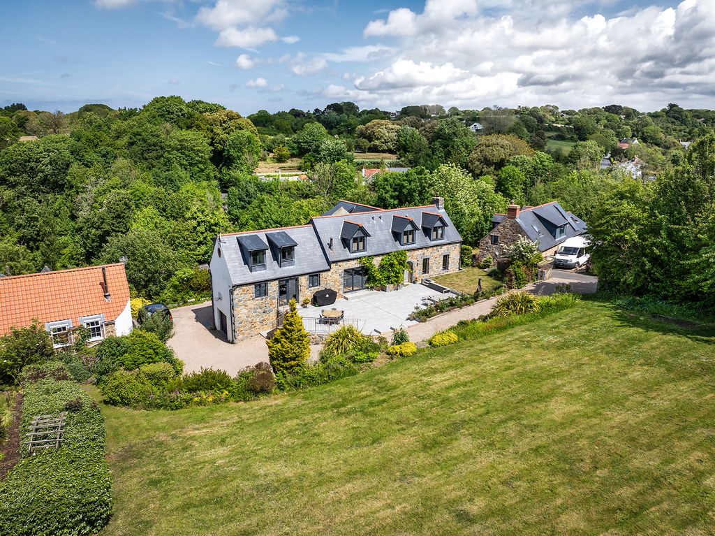 6 bed property for saleLes Niaux, Castel, Guernsey GY5