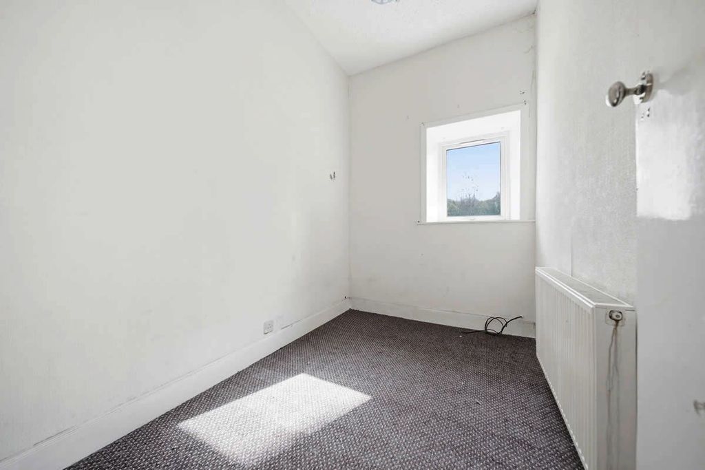 Additional image 5 of 3 bed flat for sale8, Knoxville Road, Kilbirnie KA257Eb KA25