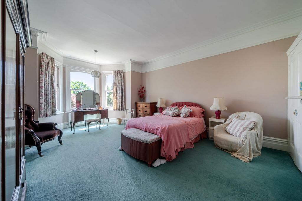 Additional image 15 of 6 bed detached house for saleCargate Avenue, Aldershot GU11