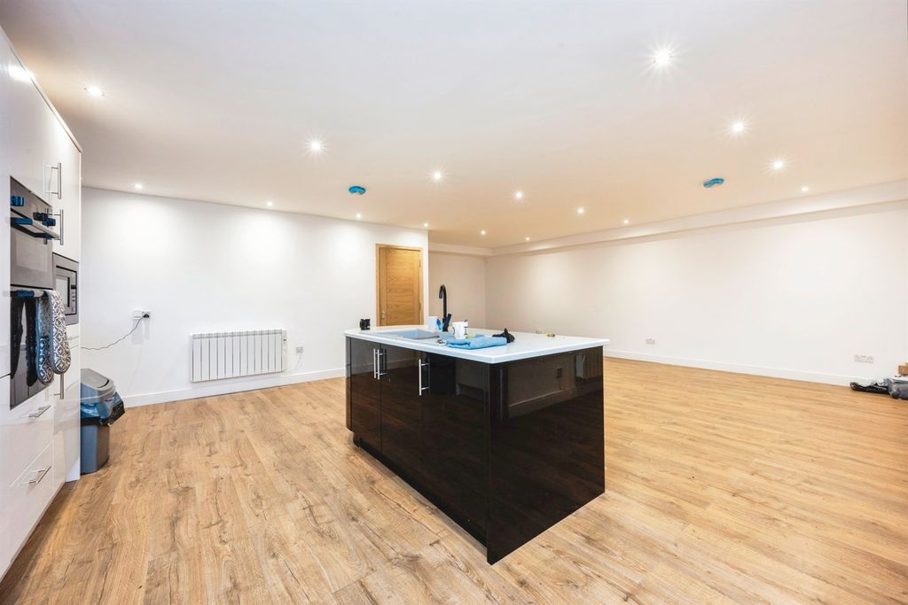 Additional image 7 of 3 bed flat for saleAshburnham Road, Bedford MK40