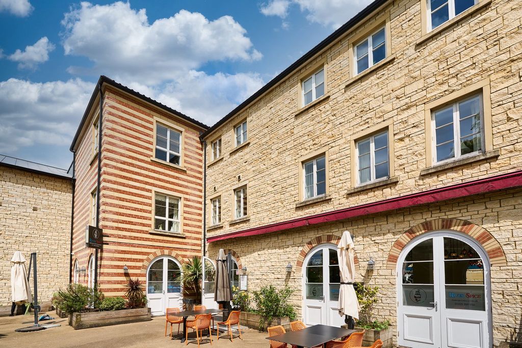 2 bed flat for saleBridge Yard, Bradford-On-Avon BA15