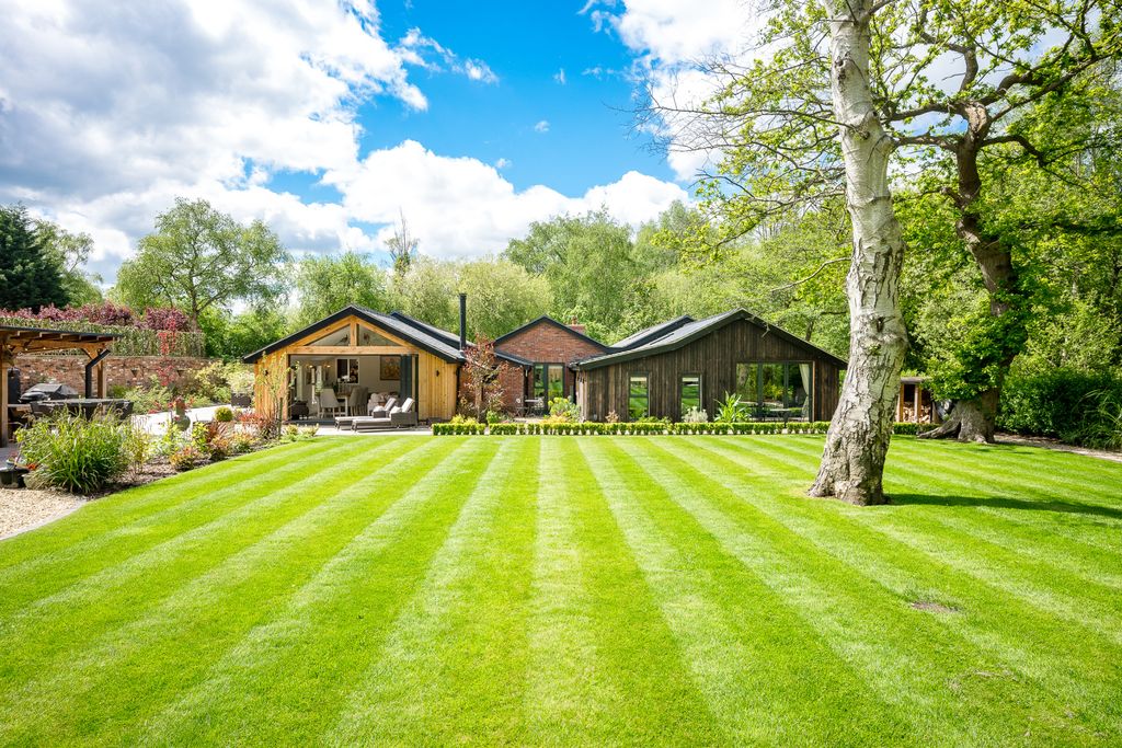 5 bed bungalow for saleKnutsford Road, Alderley Edge, Cheshire SK9