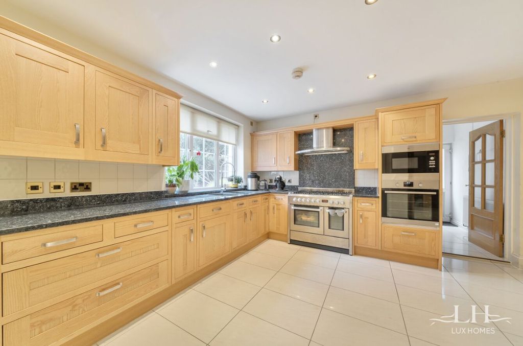 Additional image 7 of 4 bed detached house for saleNelmes Road, Emerson Park RM11