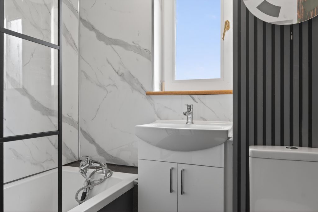 Additional image 17 of 2 bed flat for saleKingsknowe Court, Kingsknowe, Edinburgh EH14