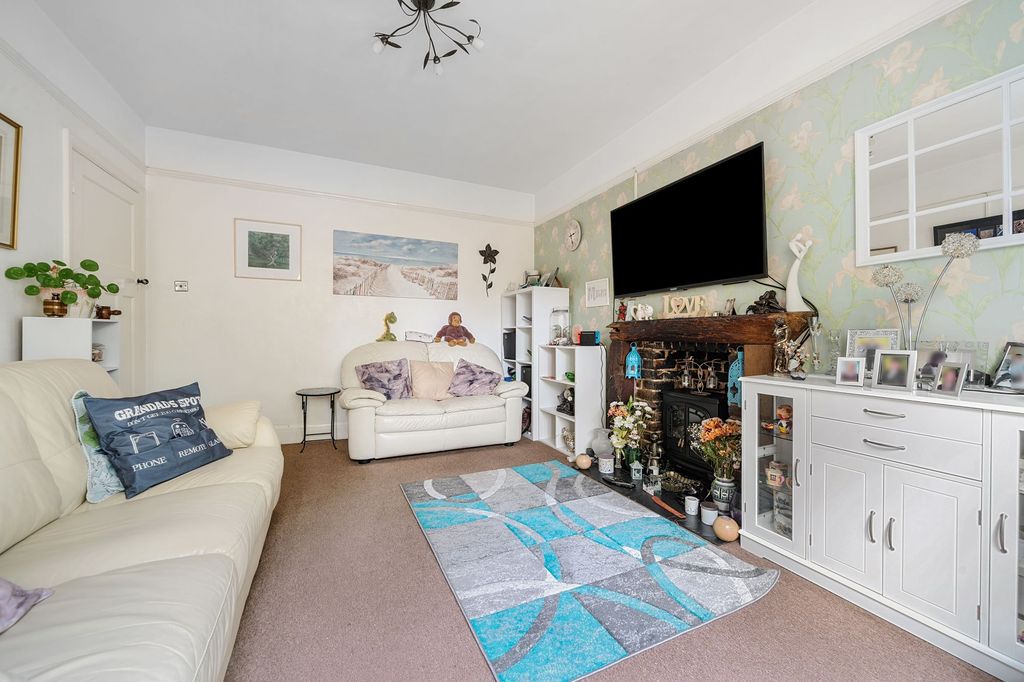 1 bed flat for saleParklands Avenue, Bognor Regis PO21 photo 5