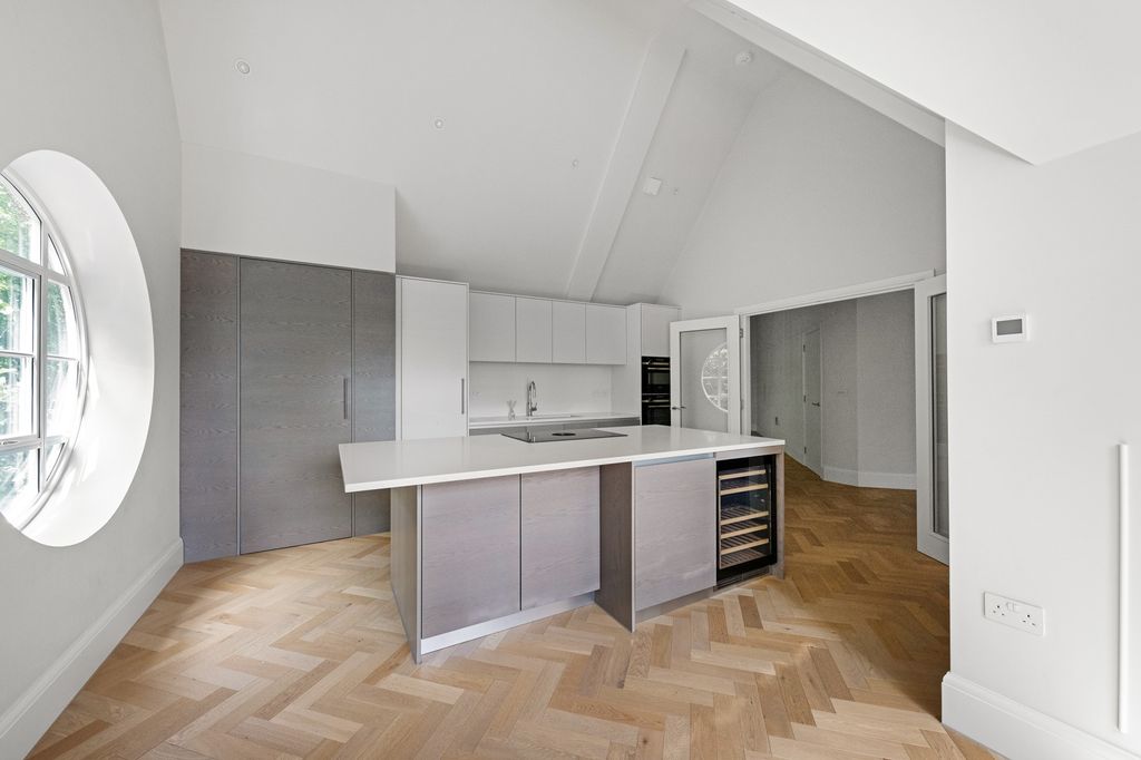 Additional image 3 of 3 bed flat for saleWoodlands Road, Bromley BR1