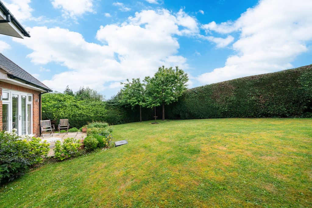 Additional image 16 of 2 bed flat for saleChesham Road, Berkhamsted HP4