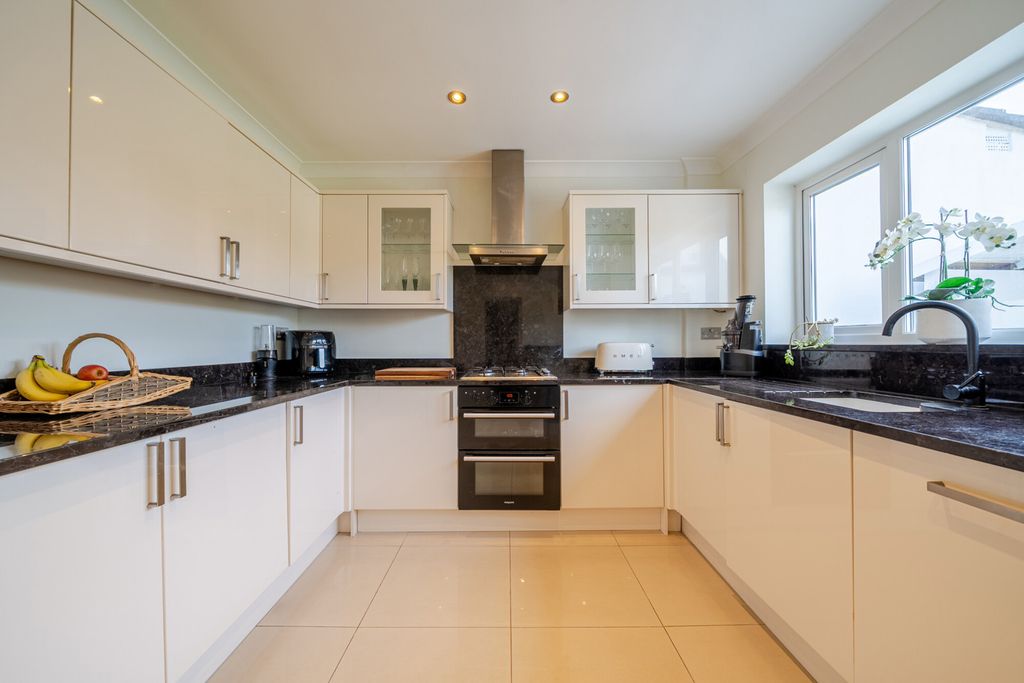 Additional image 21 of 4 bed semi-detached house for salePenhill Road, Bexley, Kent DA5