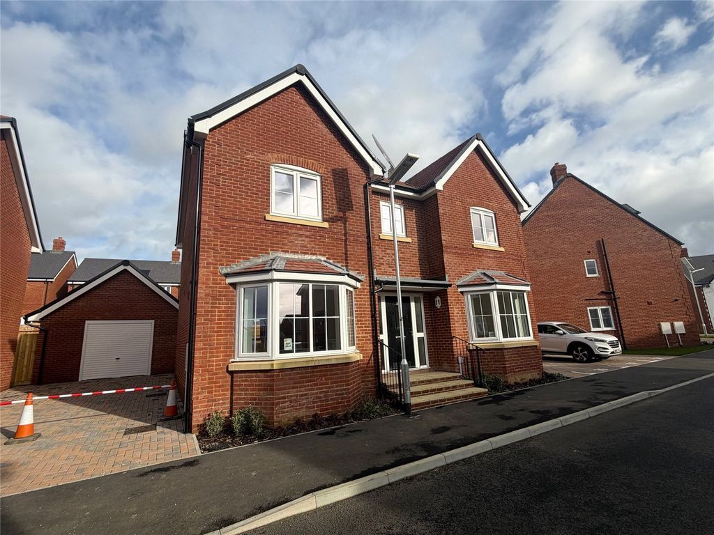 4 bed detached house for saleSelborne Park, 35 Thistledown Road, Alton GU34
