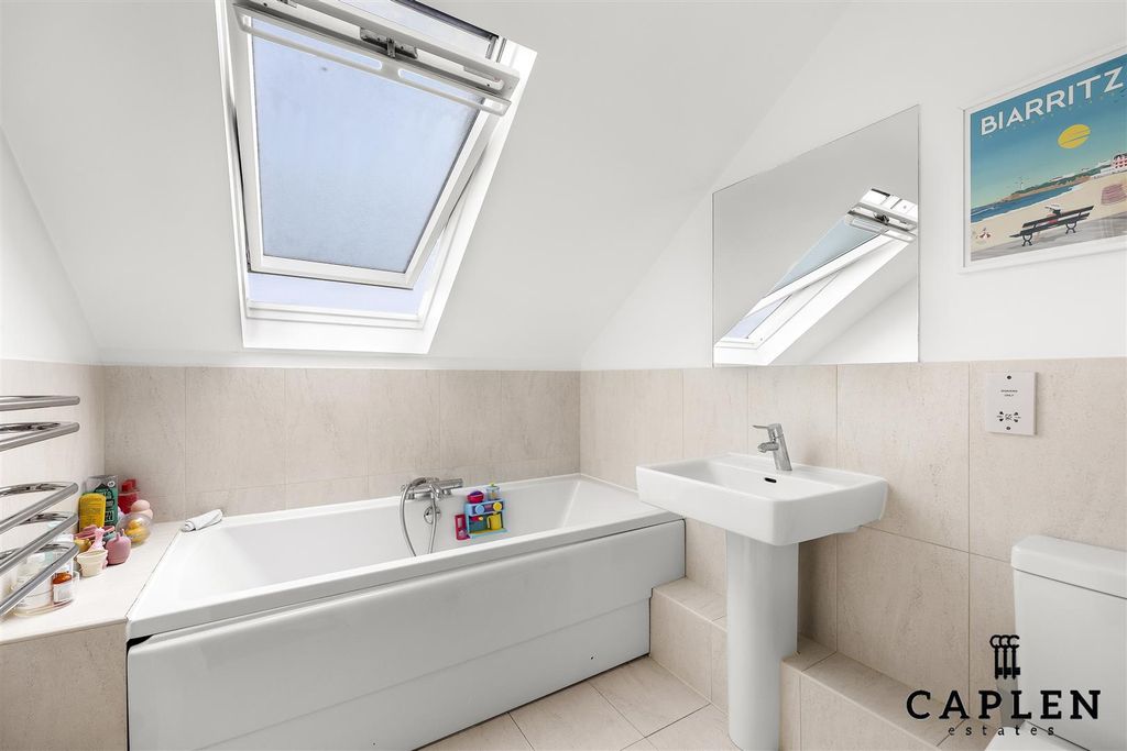 Additional image 14 of 2 bed flat for saleBeatrice Court, Buckhurst Hill IG9