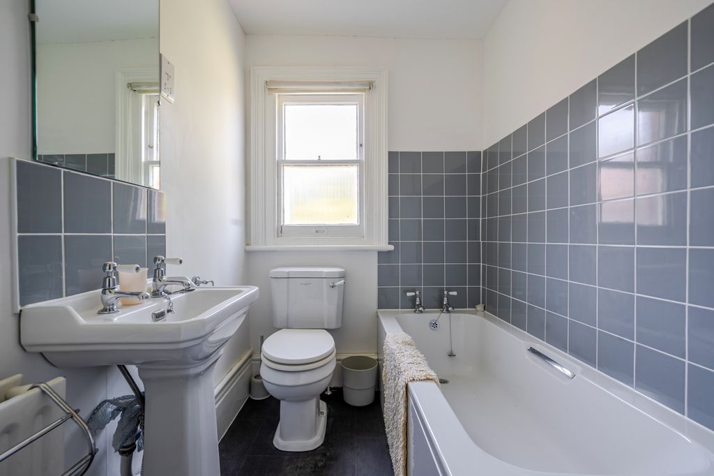 Additional image 8 of 6 bed detached house for saleCargate Avenue, Aldershot GU11