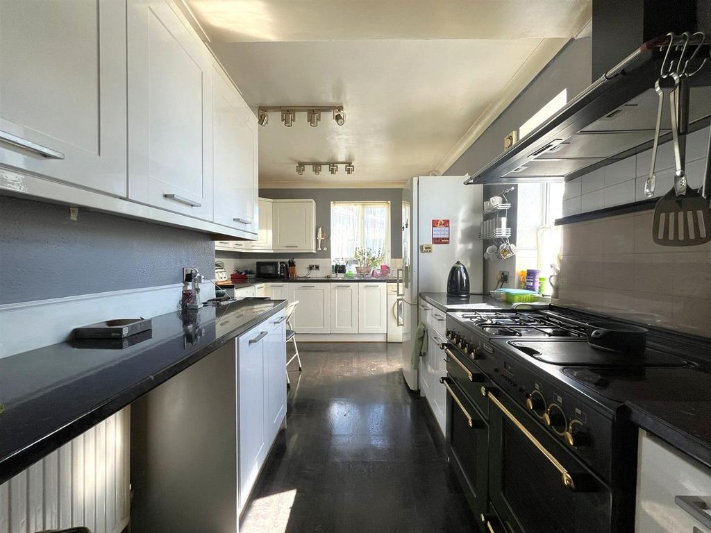 Additional image 3 of 2 bed semi-detached house for saleWolfe Road, Aldershot GU12