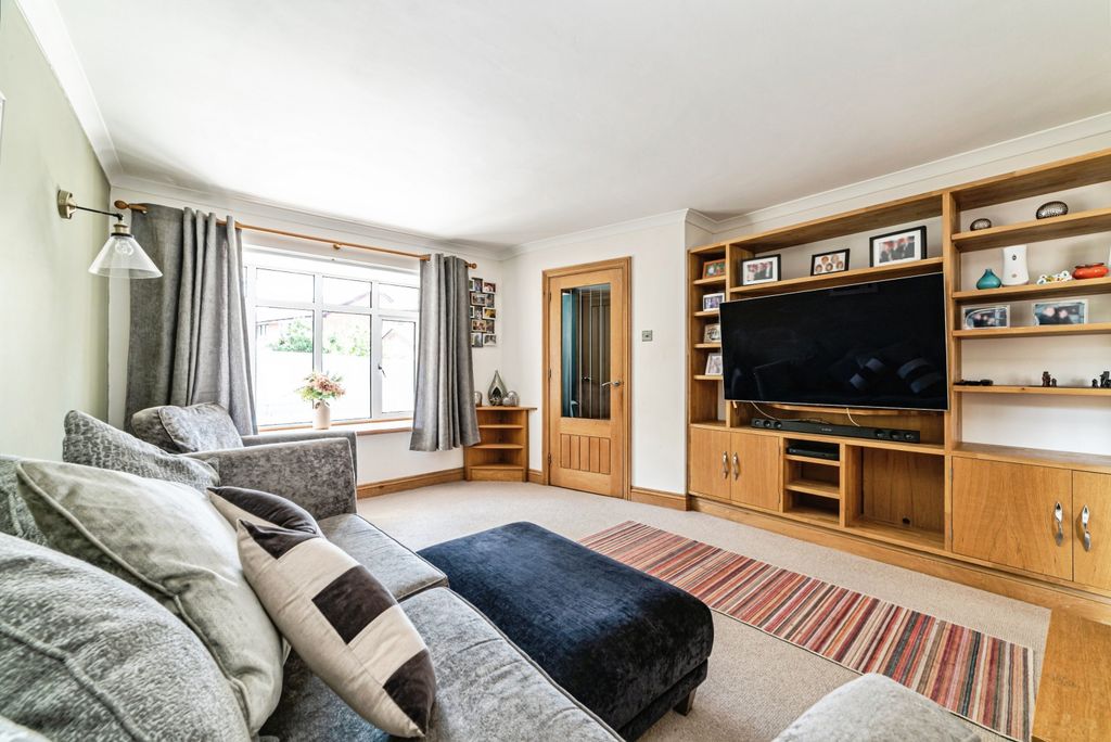 Additional image 2 of 4 bed detached house for saleSandpiper Way, Basingstoke RG22