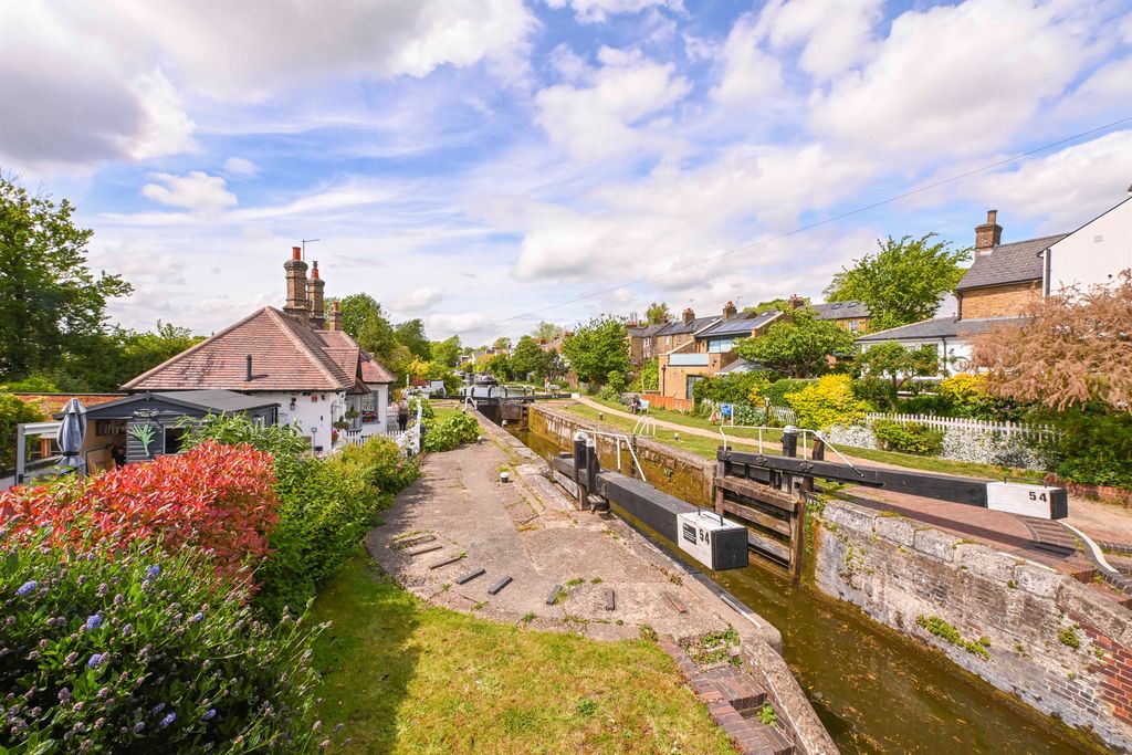 Additional image 14 of 2 bed flat for saleRavens Lane, Berkhamsted HP4