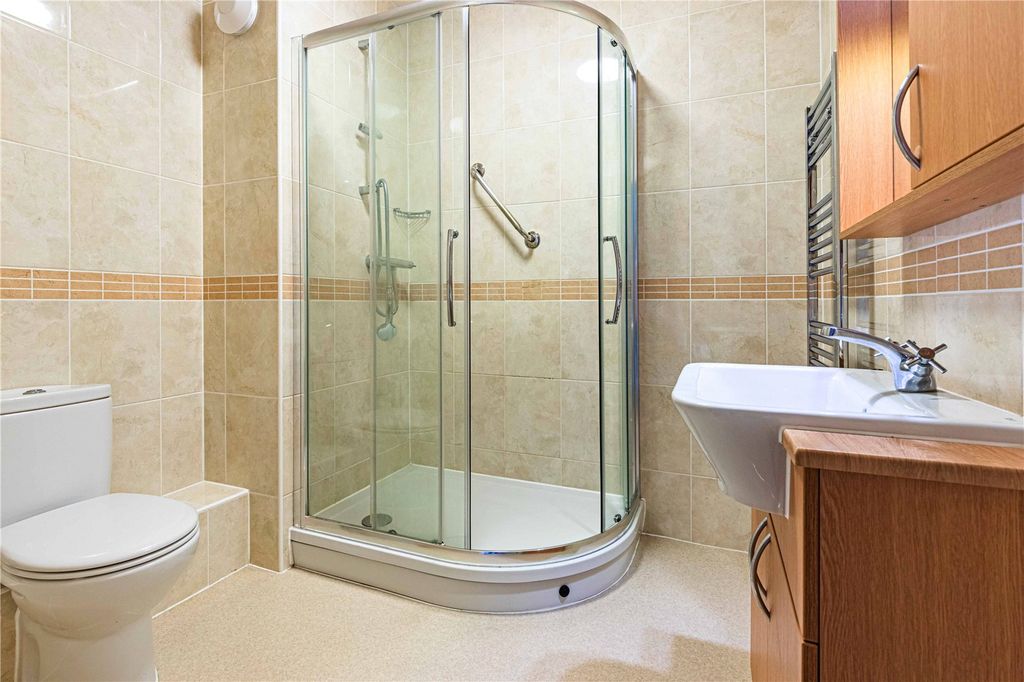 Additional image 8 of 1 bed flat for saleHigh Street, Berkhamsted, Hertfordshire HP4