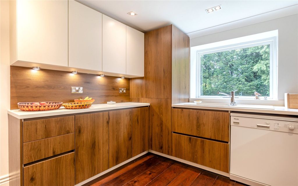 Additional image 9 of 3 bed flat for saleSuffolk Road, Altrincham, Cheshire WA14