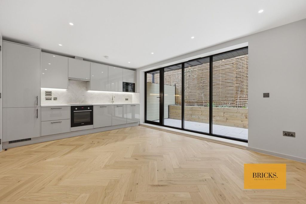 Additional image 3 of 1 bed flat for saleBuckhurst Mews, Queens Road, Buckhurst Hill IG9