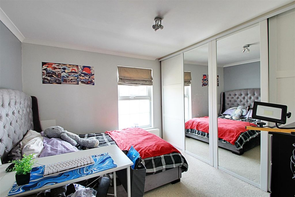 Additional image 7 of 4 bed property for saleAdrian Road, Abbots Langley WD5
