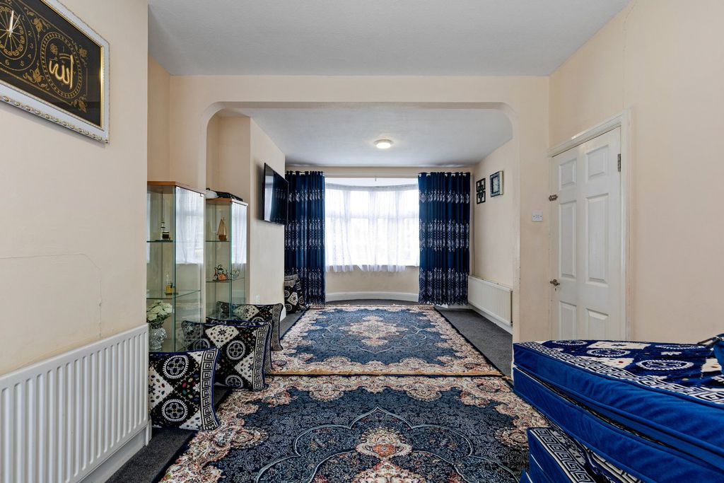 Additional image 3 of 3 bed terraced house for saleWakemans Hill Avenue, London NW9