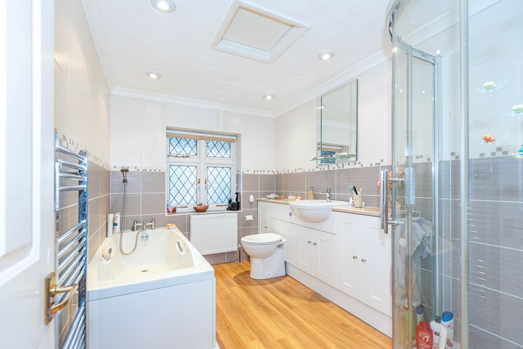 Additional image 27 of 4 bed detached bungalow for saleRiverside Avenue, Broxbourne EN10