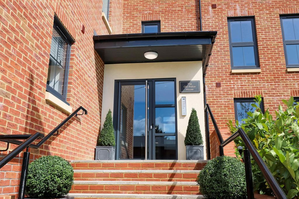 Additional image 12 of 2 bed flat for saleThe Old Police House, Station Road, Alresford SO24