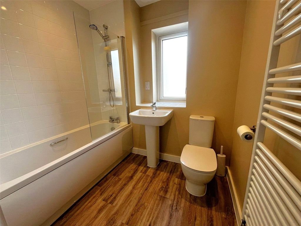 1 bed flat for saleWest Siding, Basingstoke, Hampshire RG24 photo 5