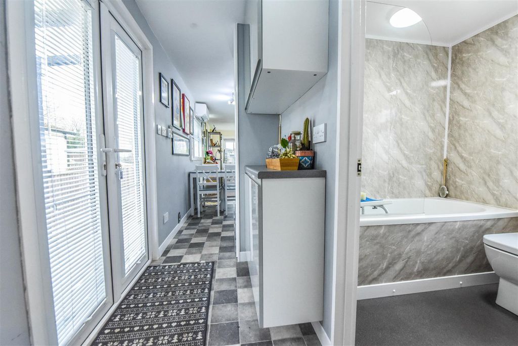 Additional image 9 of 1 bed mobile/park home for saleBerkeley Vale Park, Berkeley GL13