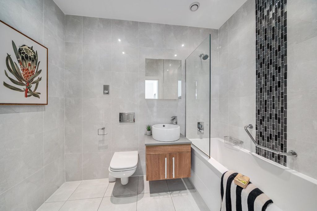 Additional image 8 of 3 bed flat for saleKemerton Road, Beckenham BR3