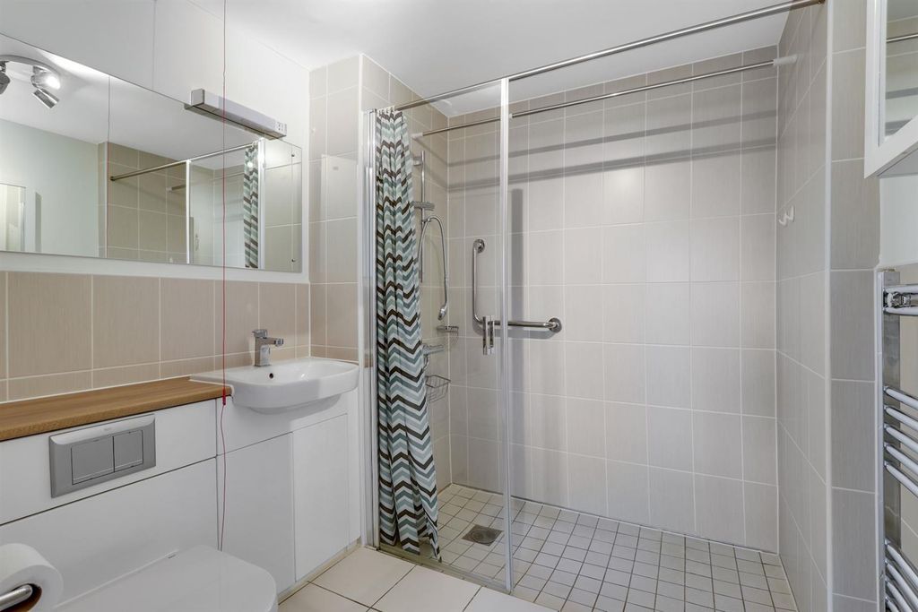 Additional image 7 of 2 bed flat for saleAlbion Road, Bexleyheath DA6