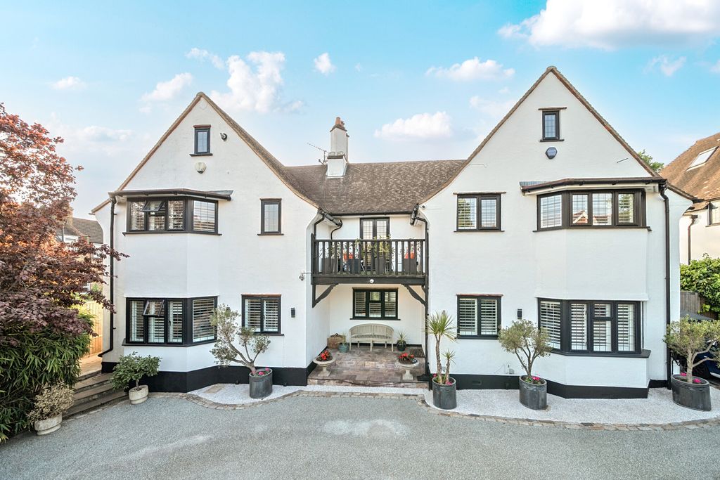 6 bed detached house for saleShawfield Park, Bromley BR1
