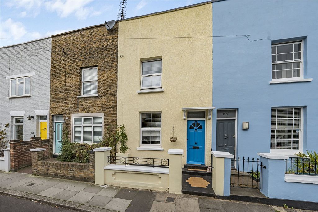 2 bed terraced house for saleOrchard Road, Brentford TW8