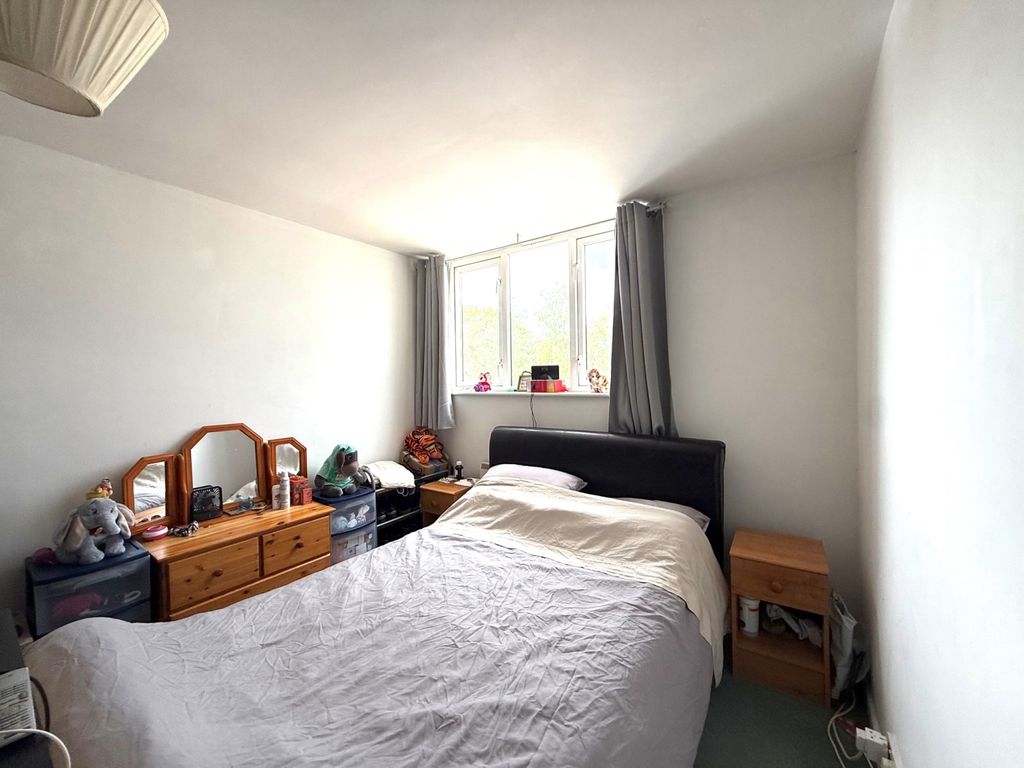 Additional image 8 of 2 bed flat for saleThe Tower Centre Alvescot Road, Carterton, Oxfordshire OX18