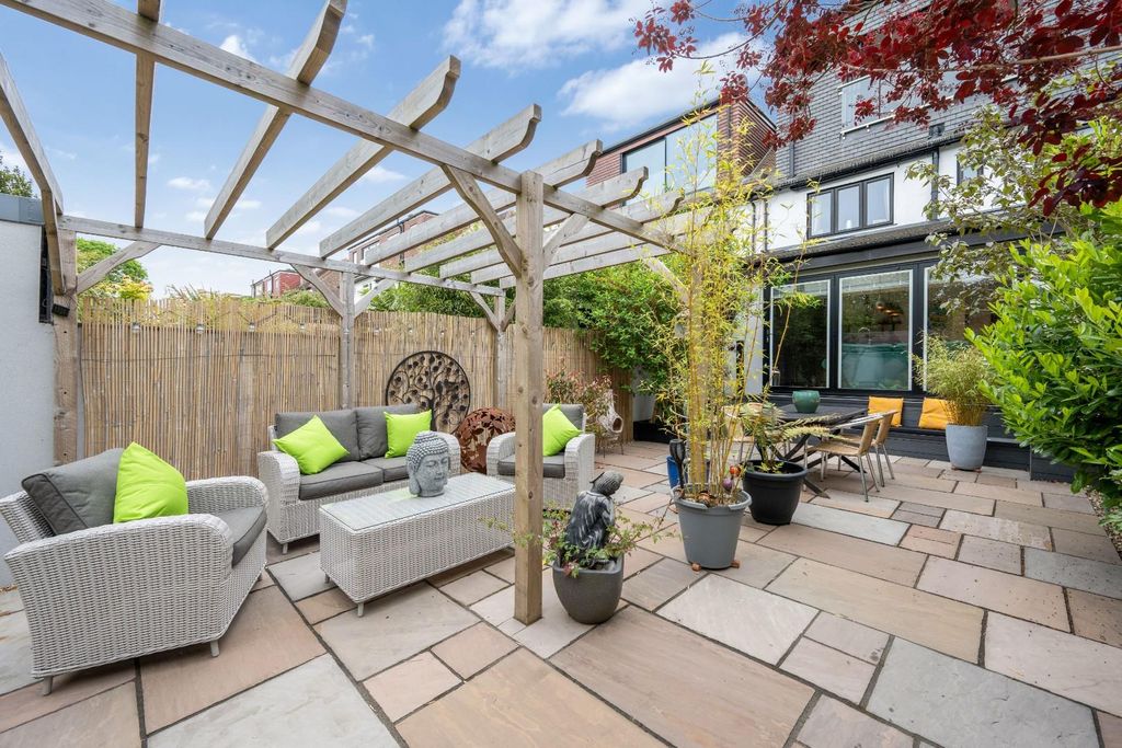 Additional image 25 of 4 bed property for saleSandersfield Road, Banstead SM7