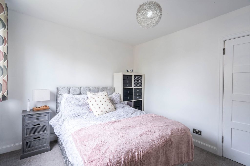 Additional image 8 of 2 bed flat for sale11 Barnton Court, Barnton, Edinburgh EH4