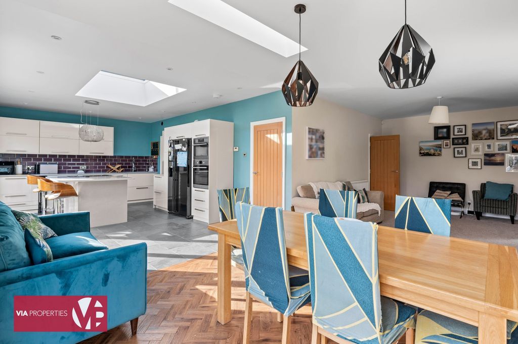 Additional image 7 of 4 bed detached house for saleMckenzie Road, Broxbourne EN10