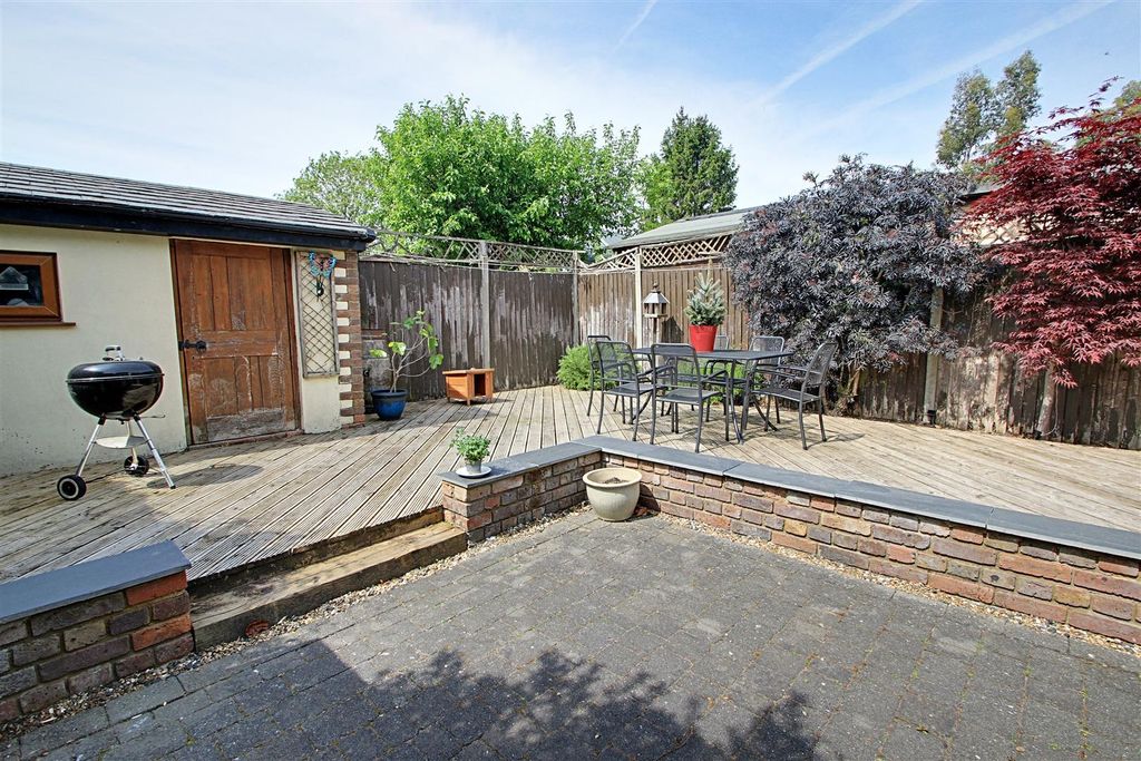 Additional image 12 of 4 bed property for saleAdrian Road, Abbots Langley WD5
