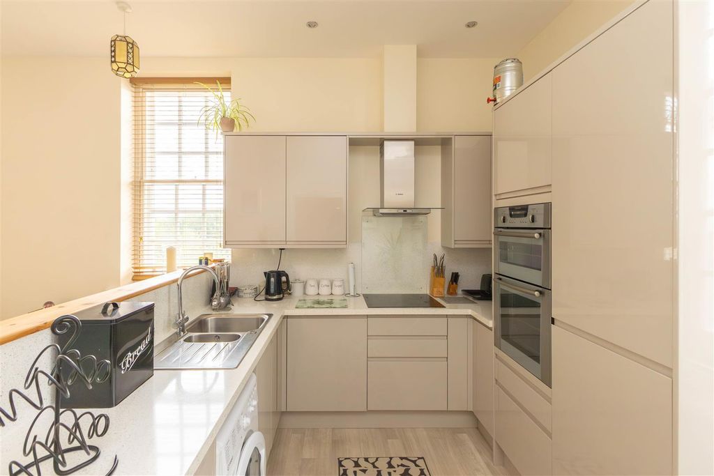 Additional image 7 of 3 bed flat for saleJames Walk, Bexhill-On-Sea TN40