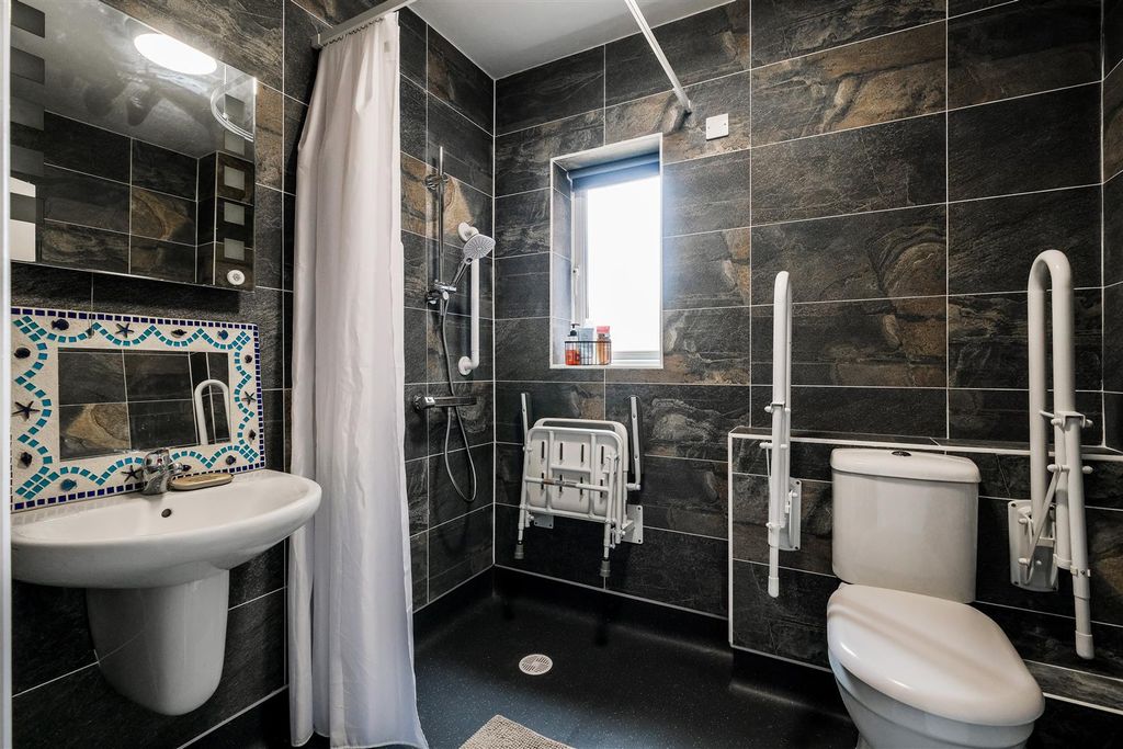 Additional image 20 of 2 bed flat for saleEpping New Road, Buckhurst Hill IG9