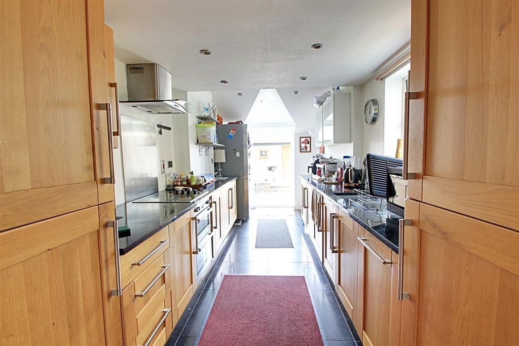 Additional image 4 of 4 bed property for saleAdrian Road, Abbots Langley WD5