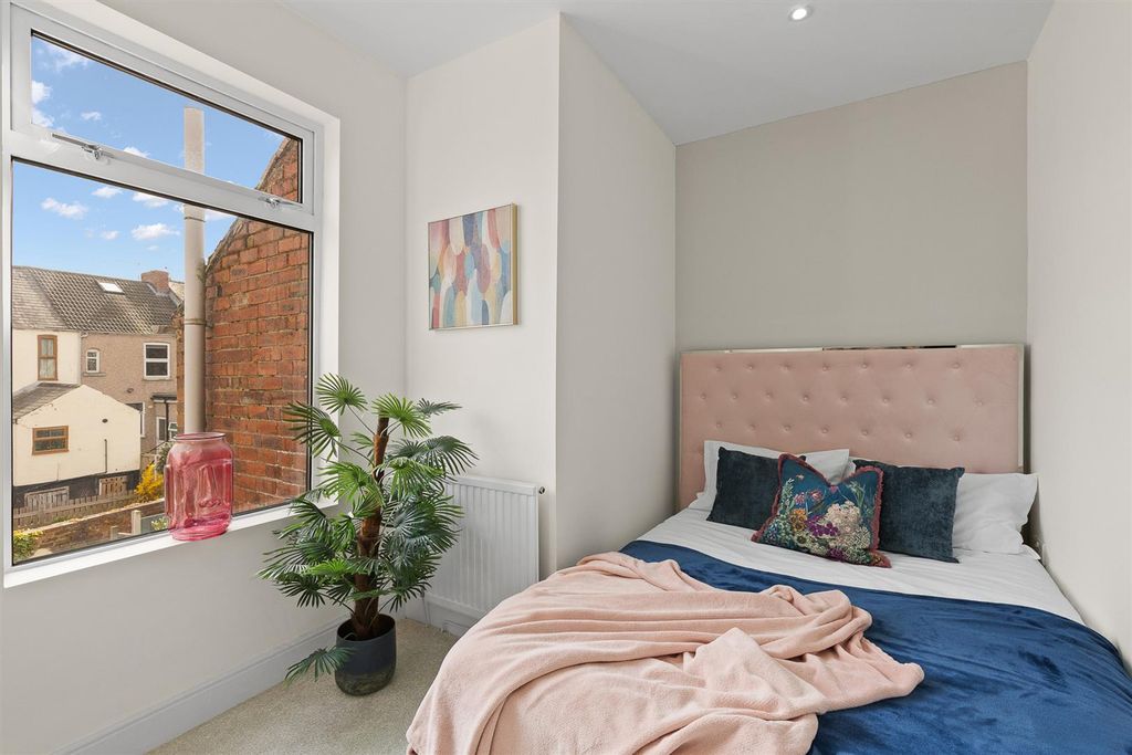 Additional image 10 of 4 bed end terrace house for saleNew Queen Street, Chesterfield S41