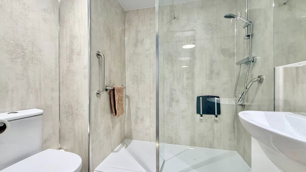 Additional image 3 of 2 bed flat for saleFlat 64, 11 Clachnaharry Road, Inverness IV3