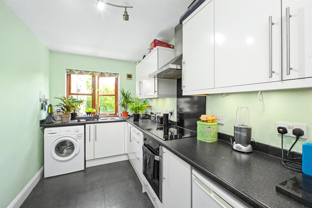 Additional image 5 of 2 bed flat for saleRavens Lane, Berkhamsted HP4