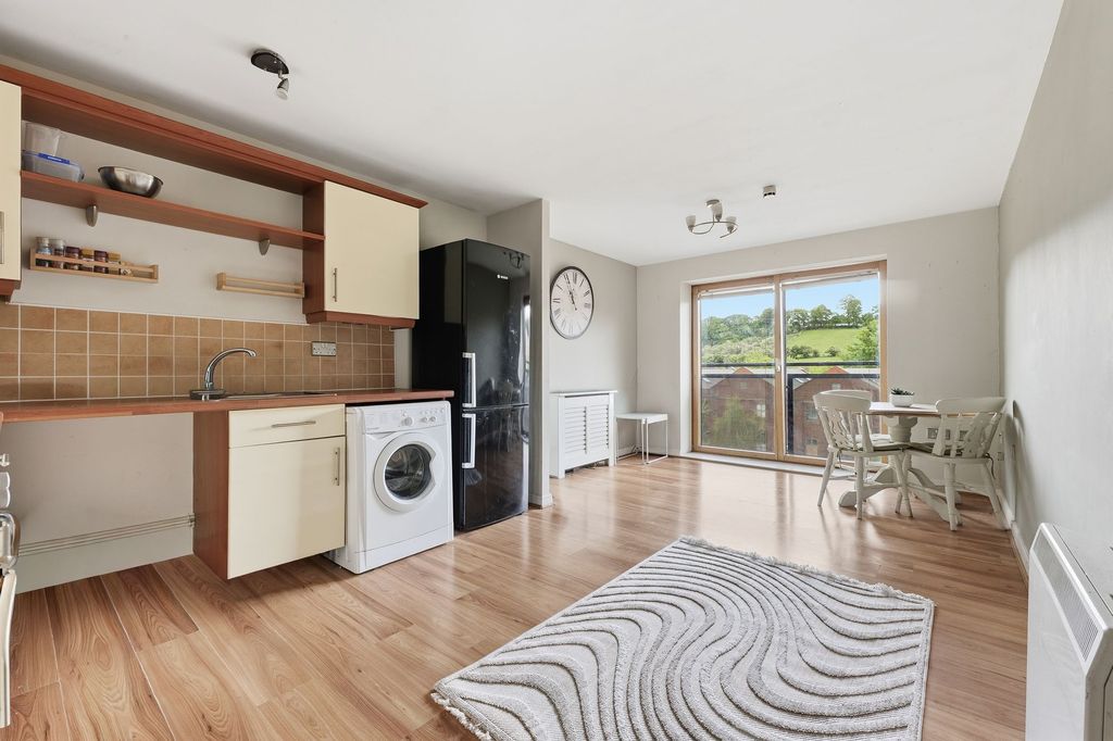 Additional image 2 of 3 bed flat for saleMarkham Quay, Camlough Walk, Chesterfield S41