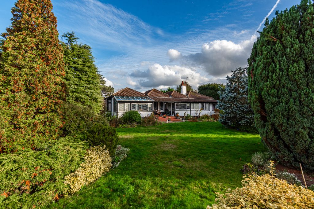 Additional image 10 of 4 bed detached bungalow for saleRiverside Avenue, Broxbourne EN10