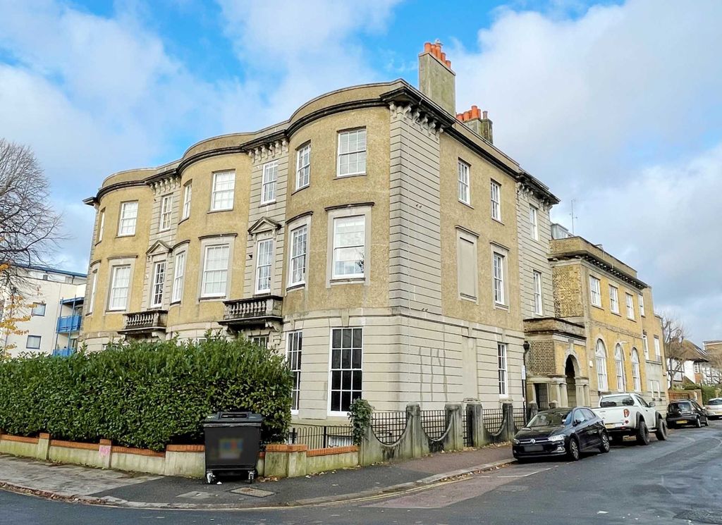 3 bed flat for saleTemple Heights, Windlesham Road, Brighton BN1 photo 2