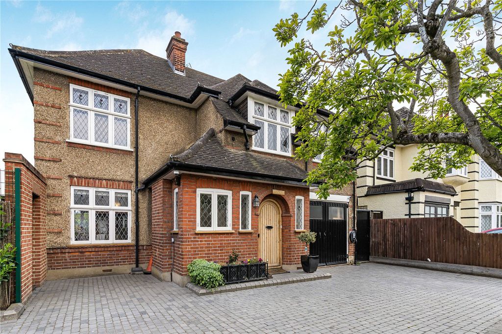 5 bed detached house for saleBoston Gardens, Brentford TW8